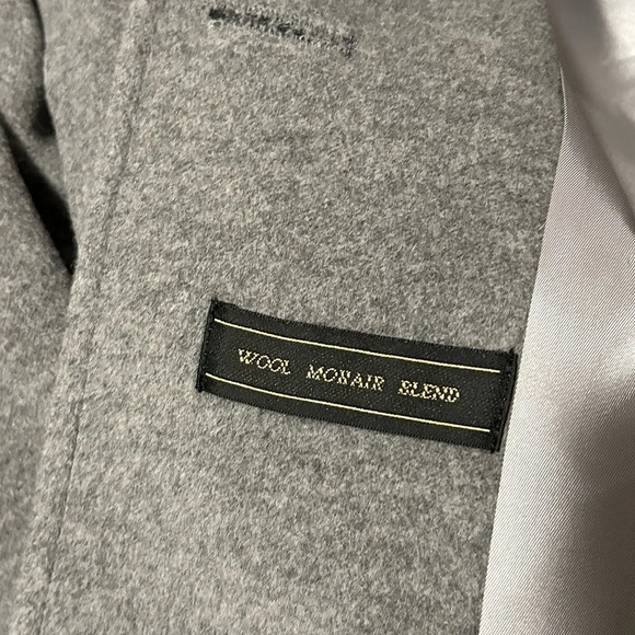 Gently Worn Rizik Bros. Gray Wool and Mohair Blend Coat W/Fox Fur Trim, Size M. - Picture 4 of 4